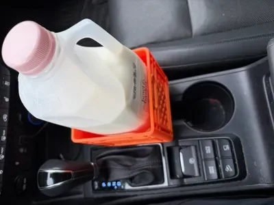 Büyük Sürahi Araç Adaptörü — Dayanıklı Plastik