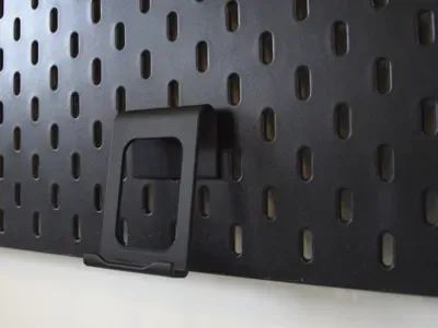 Delikli Panel Telefon Tutucu — Sert Plastik