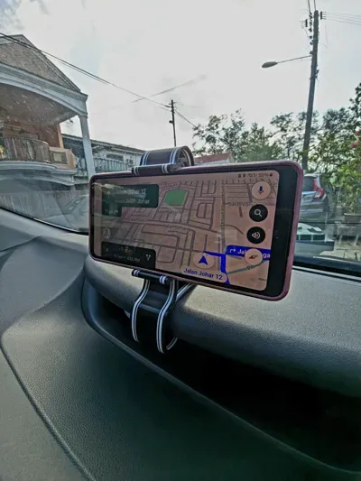 Torpido Telefon Klipsi — Dayanıklı Plastik