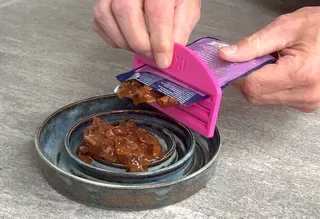 Yaş Mama Poşeti Sıyırıcı — Dayanıklı Plastik
